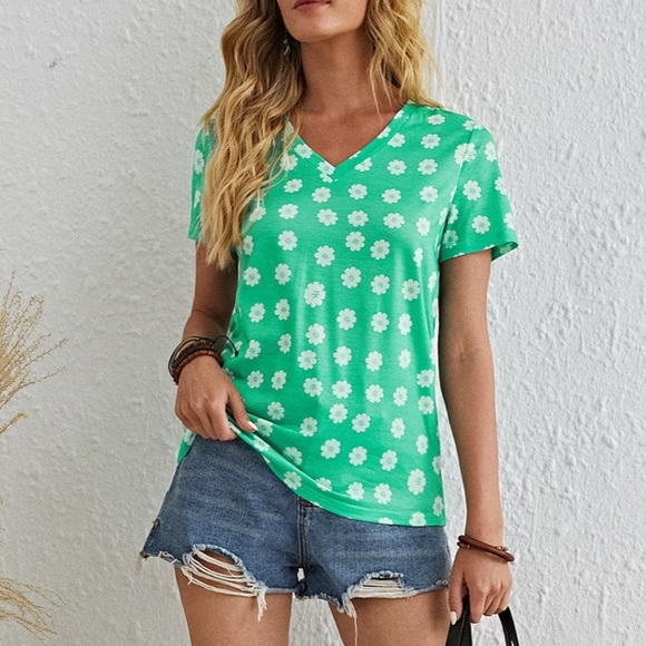 1 XL Left! Mint Green Floral Print V Neck Soft Tee - Picture 2 of 7